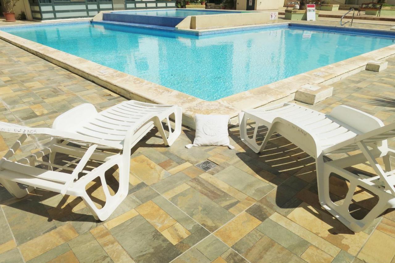 Stunning Penthouse Roof Terrace & Communal Swimming Pool St. Paul's Bay Exterior photo