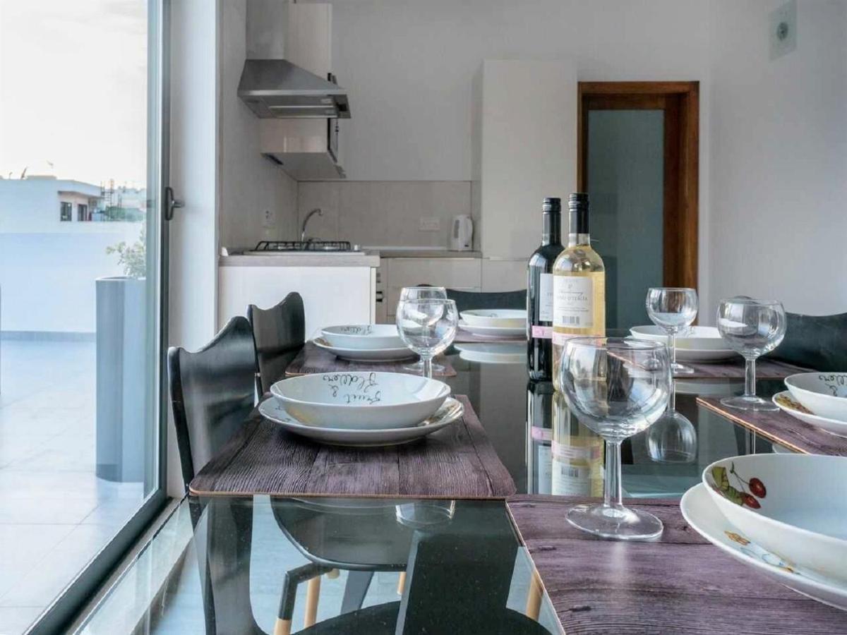 Stunning Penthouse Roof Terrace & Communal Swimming Pool St. Paul's Bay Exterior photo