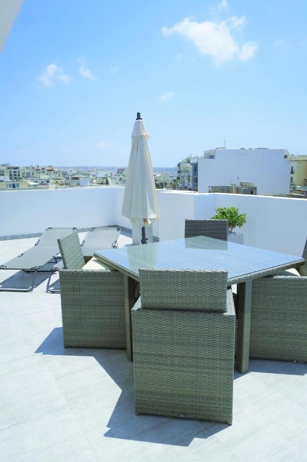 Stunning Penthouse Roof Terrace & Communal Swimming Pool St. Paul's Bay Exterior photo