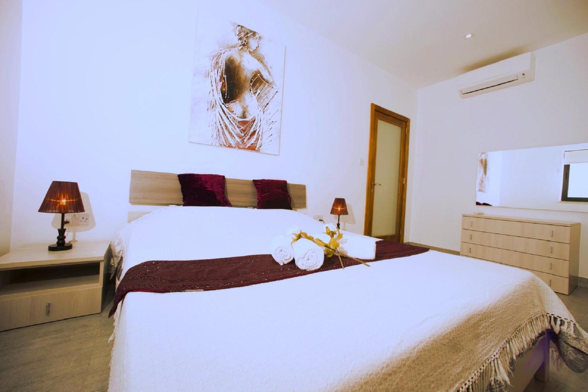 Stunning Penthouse Roof Terrace & Communal Swimming Pool St. Paul's Bay Exterior photo